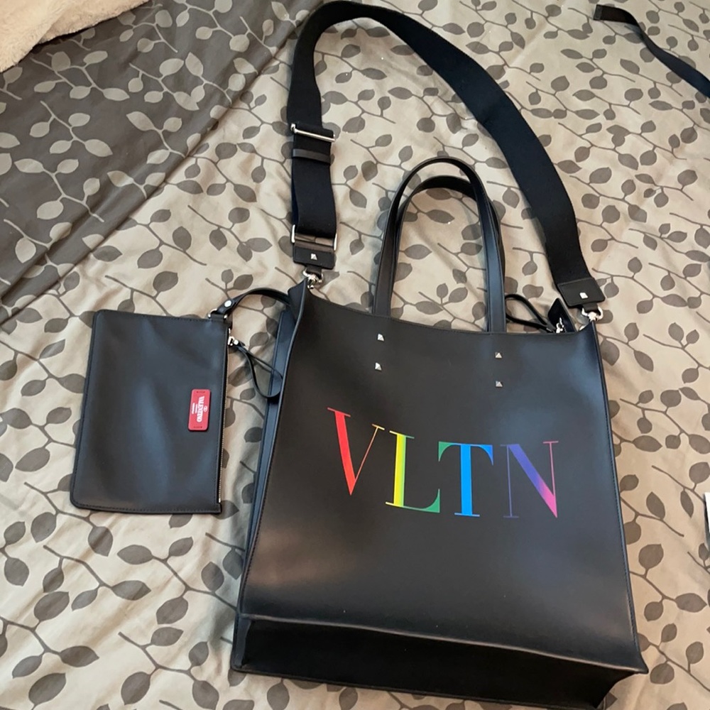 Valentino Garavani VLTN tote bag in leather.